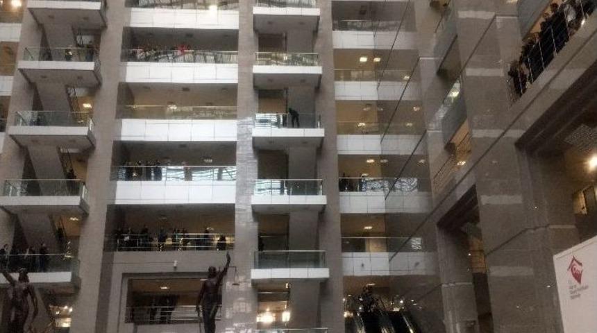 İstanbul Adalet Sarayı&rsquo;nda İntihar Girişimi