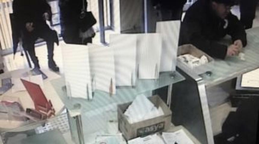 Postanedeki &rsquo;tırnak&ccedil;ılık&rsquo; Saniye Saniye G&uuml;venlik Kamerasında