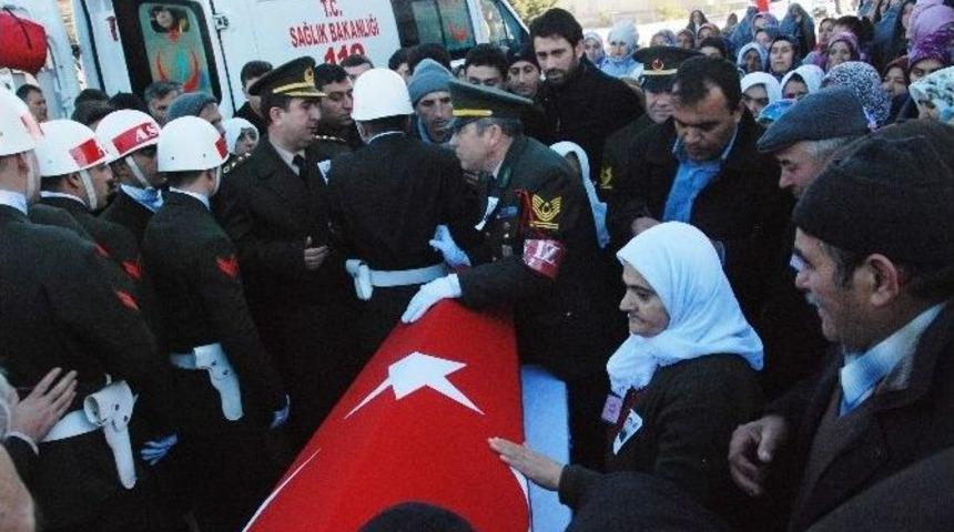 El Bab Şehidine Helallik De G&ouml;zyaşları Sel Oldu