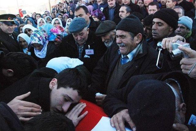 El Bab Şehidine Helallik De Gözyaşları Sel Oldu