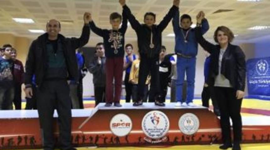 Şampiyon G&uuml;reş&ccedil;iler Belli Oldu