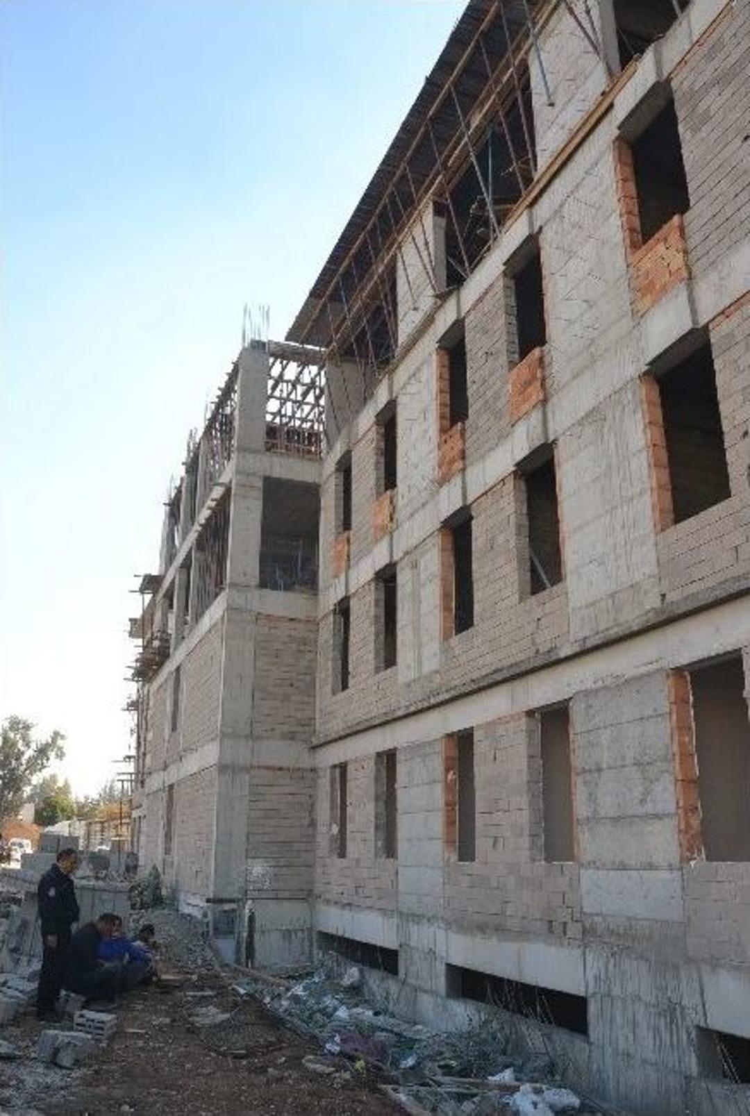 İş&ccedil;iler File İstedi, İki G&uuml;n Sonra Kalıp Ustası D&uuml;şerek &Ouml;ld&uuml;