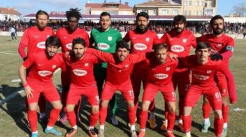 Nevşehirspor 5 Futbolcu İle Yollarını Ayırdı