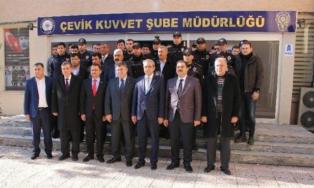 Demirkol’dan Çevik Kuvvet Polislerine Moral Ziyareti