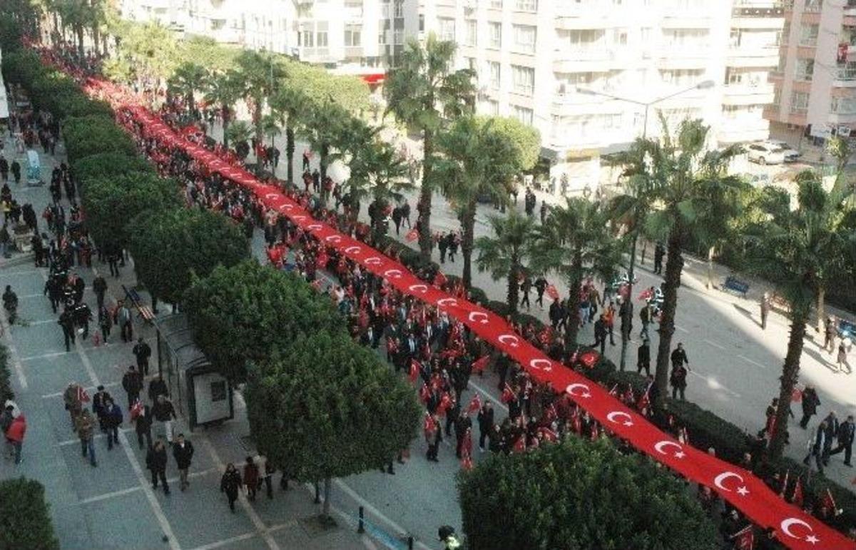 Adana&rsquo;da Binlerce Kişi "ter&ouml;re Hayır Kardeşliğe Evet" İ&ccedil;in Y&uuml;r&uuml;d&uuml;