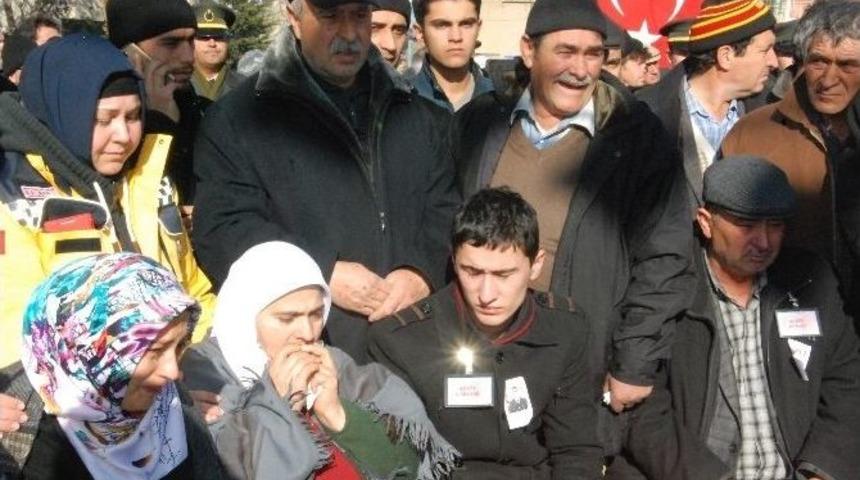 El Bab Şehidinin Annesinden Unutulmayacak G&ouml;r&uuml;nt&uuml;