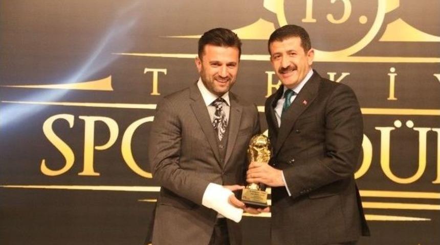 Ekinci&rsquo;ye Yılın Yerel Y&ouml;neticisi &Ouml;d&uuml;l&uuml; Verildi