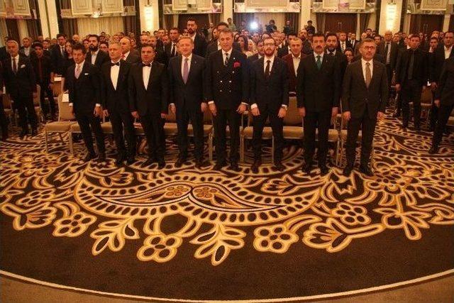 Ekinci’ye Yılın Yerel Yöneticisi Ödülü Verildi 1