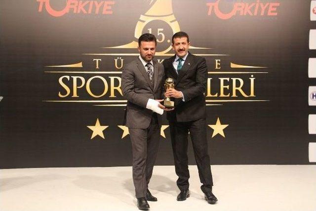 Ekinci’ye Yılın Yerel Yöneticisi Ödülü Verildi 2