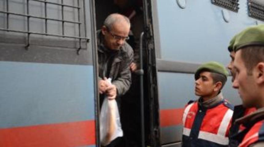 Deposundan Fet&ouml;&rsquo;ye Ait Kitap Ve Cd&rsquo;ler &Ccedil;ıktı, "benim Değil" Dedi