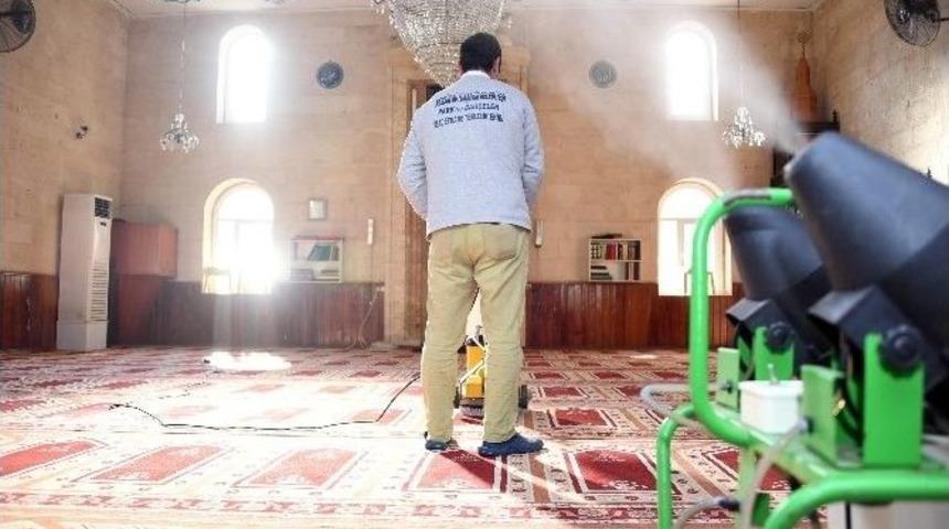 İbadethaneler, G&uuml;l Suyuyla Ferah Kokuya Kavuşuyor