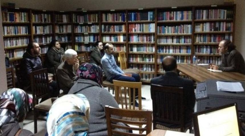 Yazar Aykut Ertuğrul, İmza G&uuml;n&uuml;nde Hayranlarıyla Buluştu