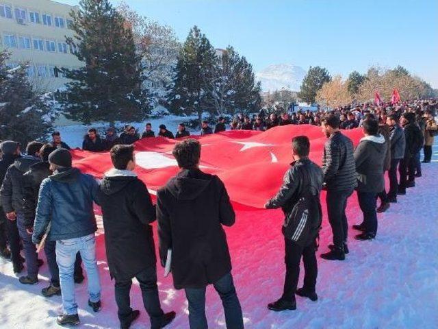 Malatya’Da Üniversiteli Öğrencilerden Teröre Tepki Yürüyüşü