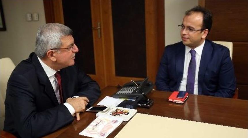 Başkan Karaosmanoğlu, Adalet Ve Medeniyet Derneği Y&ouml;netimini Ağırladı