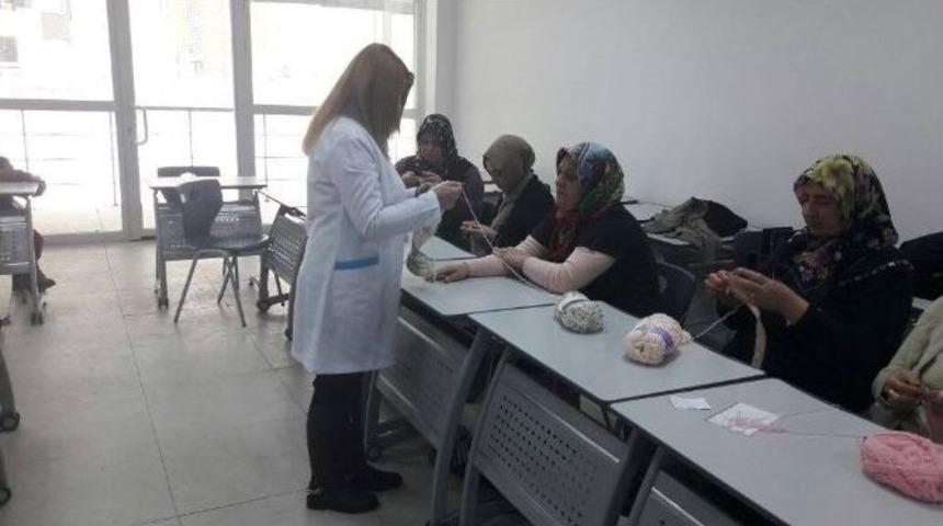 Melikgazi&rsquo;nin Kursları Ev Hanımlarını Meslek Sahibi Yapıyor