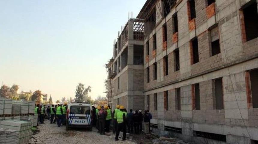 İnşaattan D&uuml;şen Iş&ccedil;i &Ouml;ld&uuml;