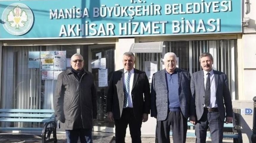 Akhisarlı Eski Başkanlardan G&ouml;r&uuml;ş Alışverişi