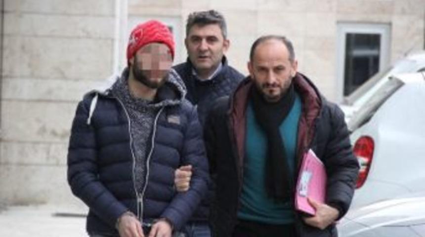 Motosikletli Gen&ccedil; Otomobil S&uuml;r&uuml;c&uuml;s&uuml;n&uuml; Bı&ccedil;akladı