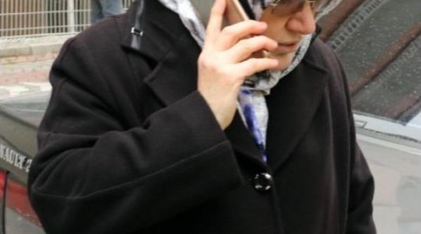 Dolandırıcılara Evdeki Altınlarını Verdi