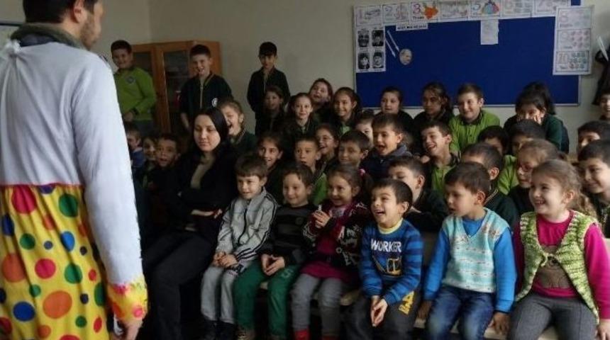 İlk Defa Tiyatro İzlediler