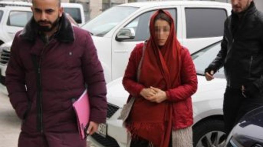 Yolcu Otob&uuml;s&uuml;nde Ka&ccedil;ak Sigarayla Yakalanan Kadın G&ouml;zaltına Alındı