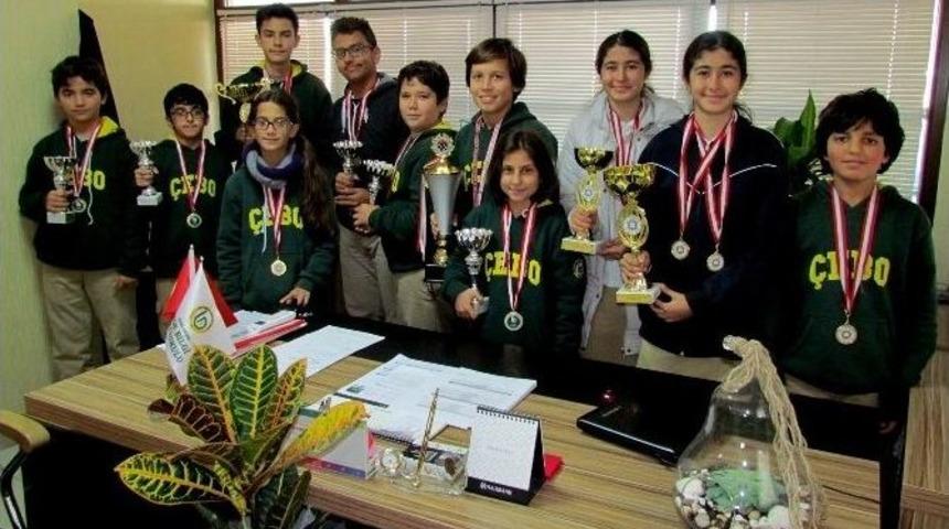 Madalyalara Doymayan O Okulda Bir Başarı Daha