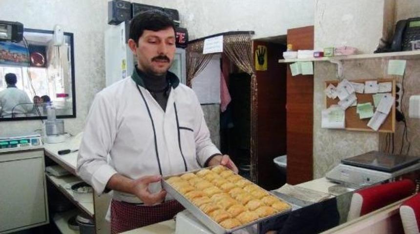 Şanlıurfa&rsquo;Da, Baklava Ile Kadayıfın Karışımı Kadlava Tatlısı