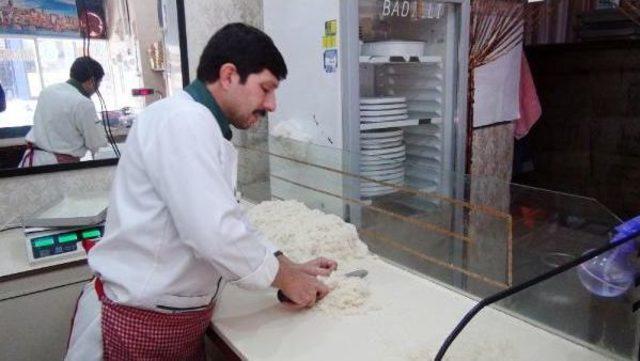 Şanlıurfa’Da, Baklava Ile Kadayıfın Karışımı Kadlava Tatlısı