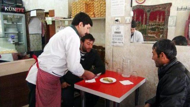 Şanlıurfa’Da, Baklava Ile Kadayıfın Karışımı Kadlava Tatlısı