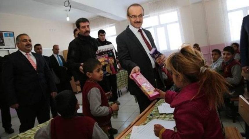 Vali Yavuz&rsquo;dan Suriyeli &Ccedil;ocuklara Ziyaret