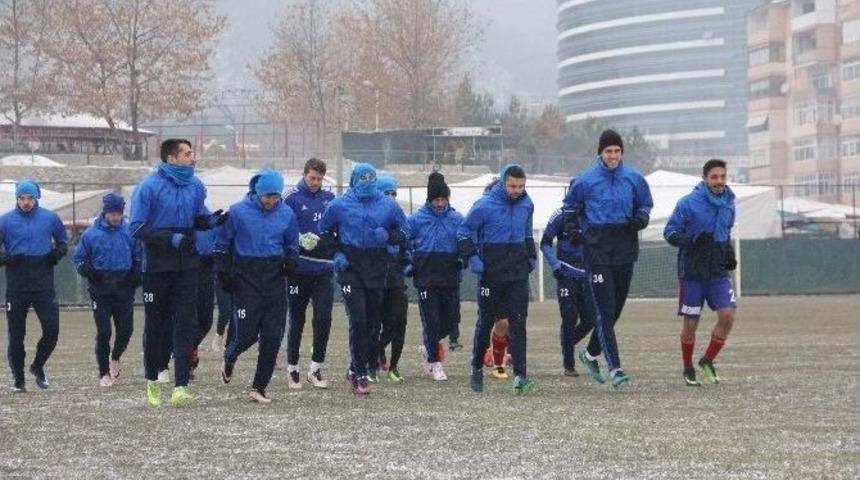 Karab&uuml;kspor 1 G&uuml;nl&uuml;k İznin Ardından &Ccedil;alışmalara Başladı