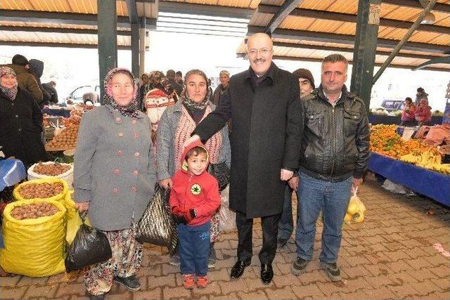 Vatandaş Hem Pazar Yaptı, Hem Sergiyi Gezdi