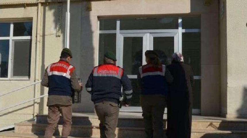 İzmir'de 2 Il&ccedil;ede Fet&ouml;'den 13 G&ouml;zaltı