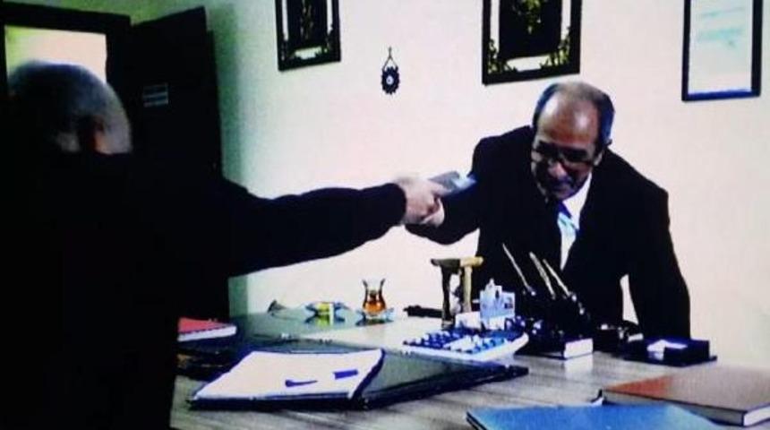 Başm&uuml;fettiş, R&uuml;şvet Alırken Su&ccedil;&uuml;st&uuml; Yakalandı