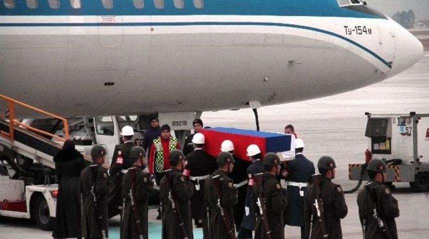 B&uuml;y&uuml;kel&ccedil;i Karlov&rsquo;u Uğurlama T&ouml;reni