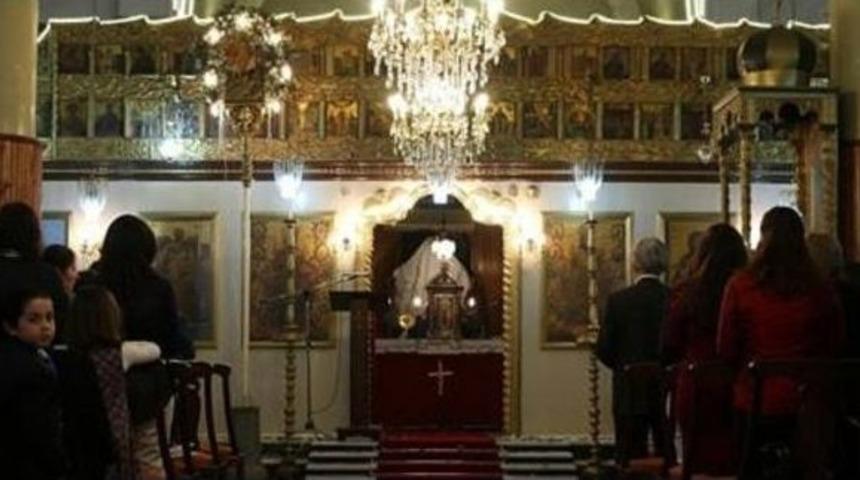 Kilisede D&uuml;zenlenen Ayinde Şehitlere Dua Edildi