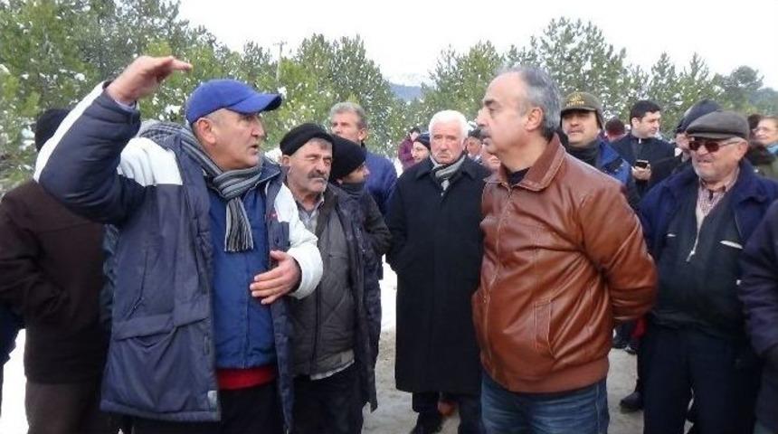 &Ccedil;imento Fabrikası Kurulmasına K&ouml;yl&uuml;ler Sert Tepki G&ouml;sterdi