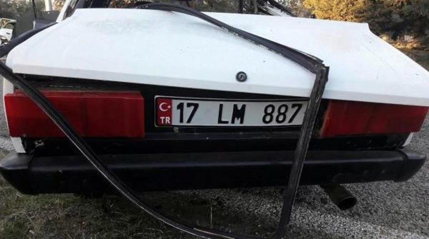 Zeytin Iş&ccedil;ilerini Taşıyan Kamyonetle Otomobil &Ccedil;arpıştı: 11 Yaralı