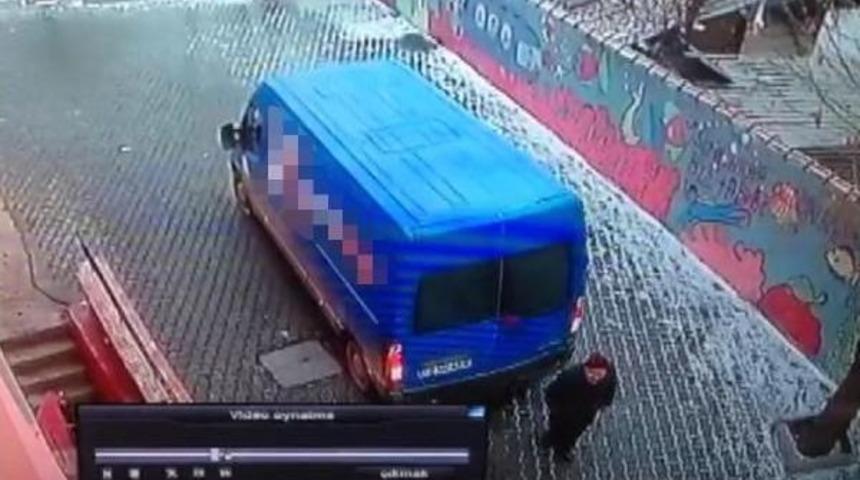 Kargo Minib&uuml;s&uuml;n&uuml;n &Ccedil;arptığı Yaşlı Adam Yaralandı