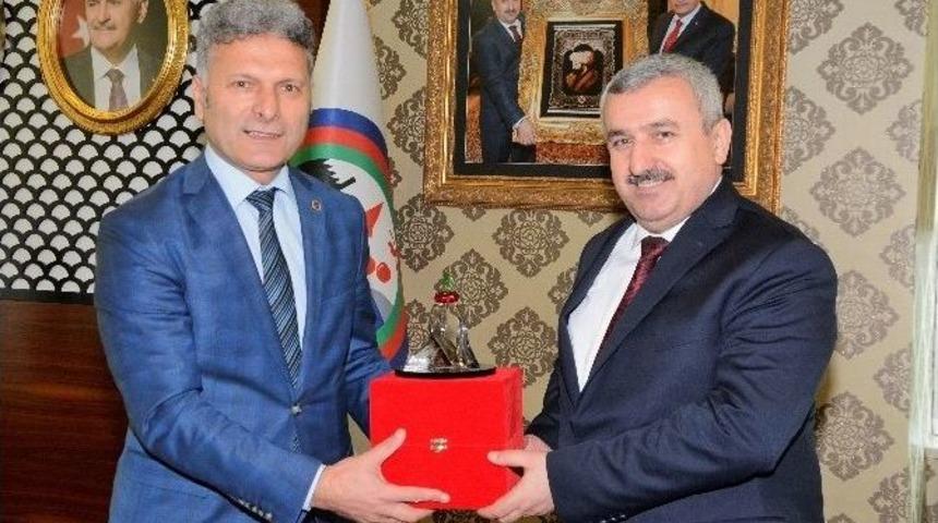 K&ouml;rfez&rsquo;in Kardeş Şehir Yalova Kaytazdere Belediye Başkanı Ali Kangal, Başkan Baran&rsquo;ı Ziyaret Etti