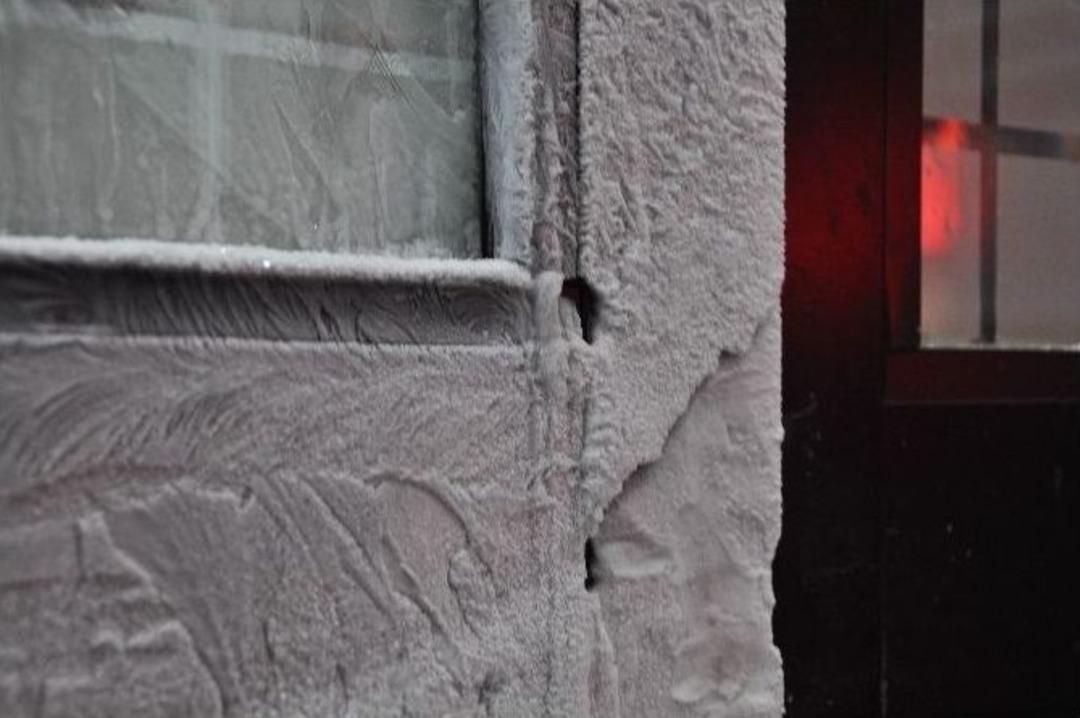 Ara&ccedil;larını Battaniye Ve Kilimlerle Saran Vatandaşlar Sabaha Kadar N&ouml;bet Tutuyor