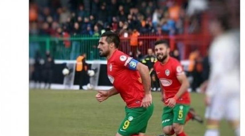 Amedspor Takım Kaptanı Şehmus &Ouml;zer, Trafik Kazasında Hayatını Kaybetti