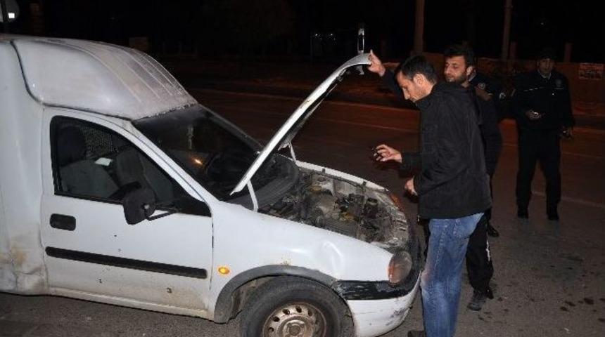Hastane &Ouml;n&uuml;ne Bırakılan Plakasız Ara&ccedil;, Polisi Alarma Ge&ccedil;irdi