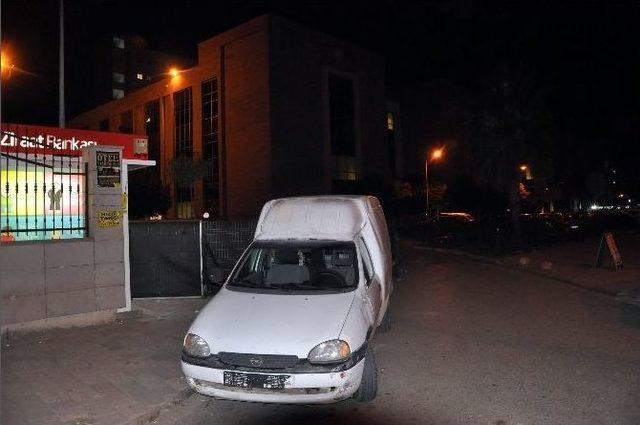 Hastane Önüne Bırakılan Plakasız Araç, Polisi Alarma Geçirdi