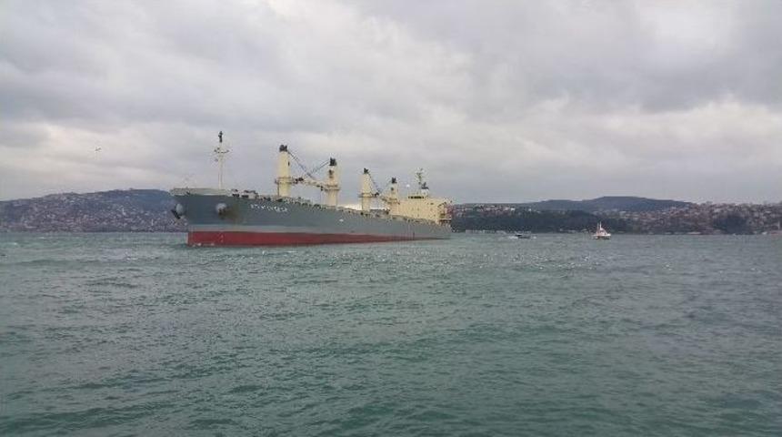 Y&uuml;k Gemisi Boğaz&rsquo;da Yalılara Metreler Kala Karaya Oturdu