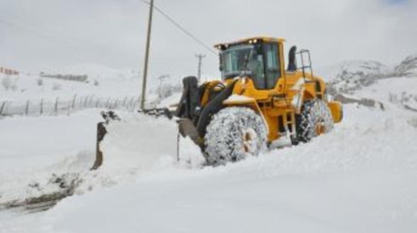 Hakkari&rsquo;de K&ouml;y Ve Mezra Yolları Ulaşıma A&ccedil;ıldı