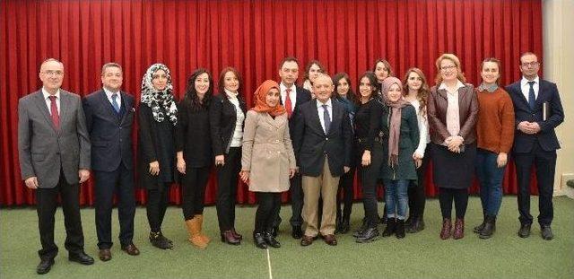 &Uuml;niversiteliler &Ccedil;ekom &Ccedil;ocuklarının Y&uuml;z&uuml;n&uuml; G&uuml;ld&uuml;rd&uuml; 2