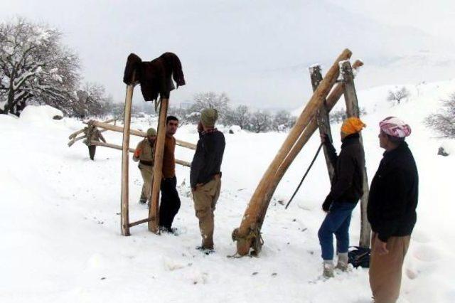 Hayvanları Için Büyük Zorluklara Katlanıyorlar