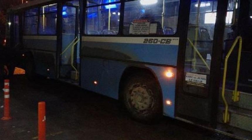 Şof&ouml;r, Halk Otob&uuml;s&uuml;nde Bayılan Kız &Ouml;ğrenciyi Hastaneye G&ouml;t&uuml;rd&uuml;