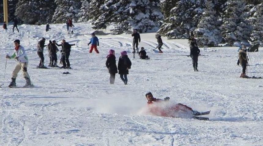 Uludağ&rsquo;da Kar Kalınlığı 1 Metreyi Ge&ccedil;ti